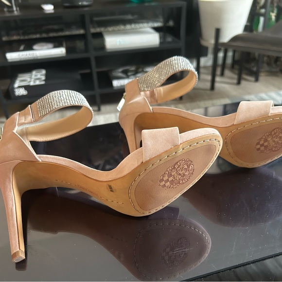 NIB Nude Pink Vince Camuto Suede/Nubuck sandals with Crystal Detail - Picture 2 of 8